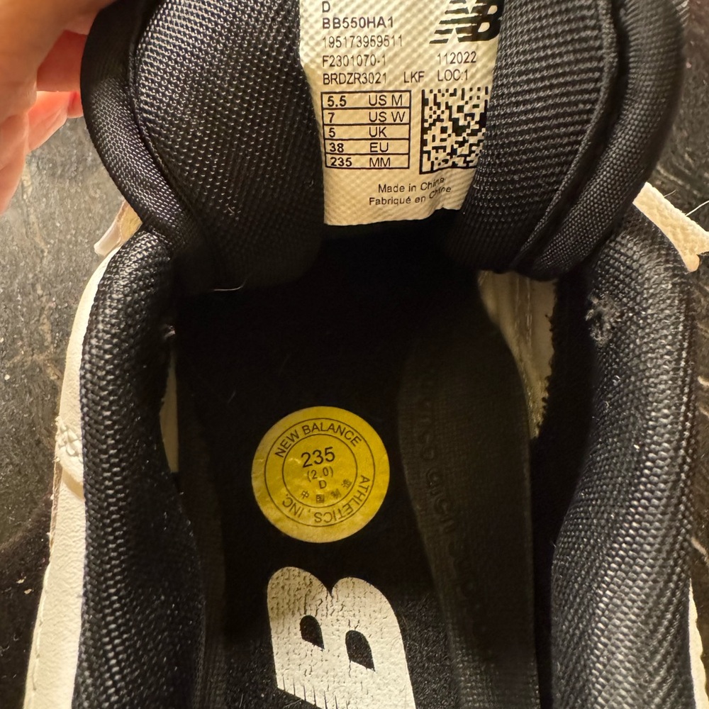 New Balance 550 tennis shoes - Picture 7 of 7